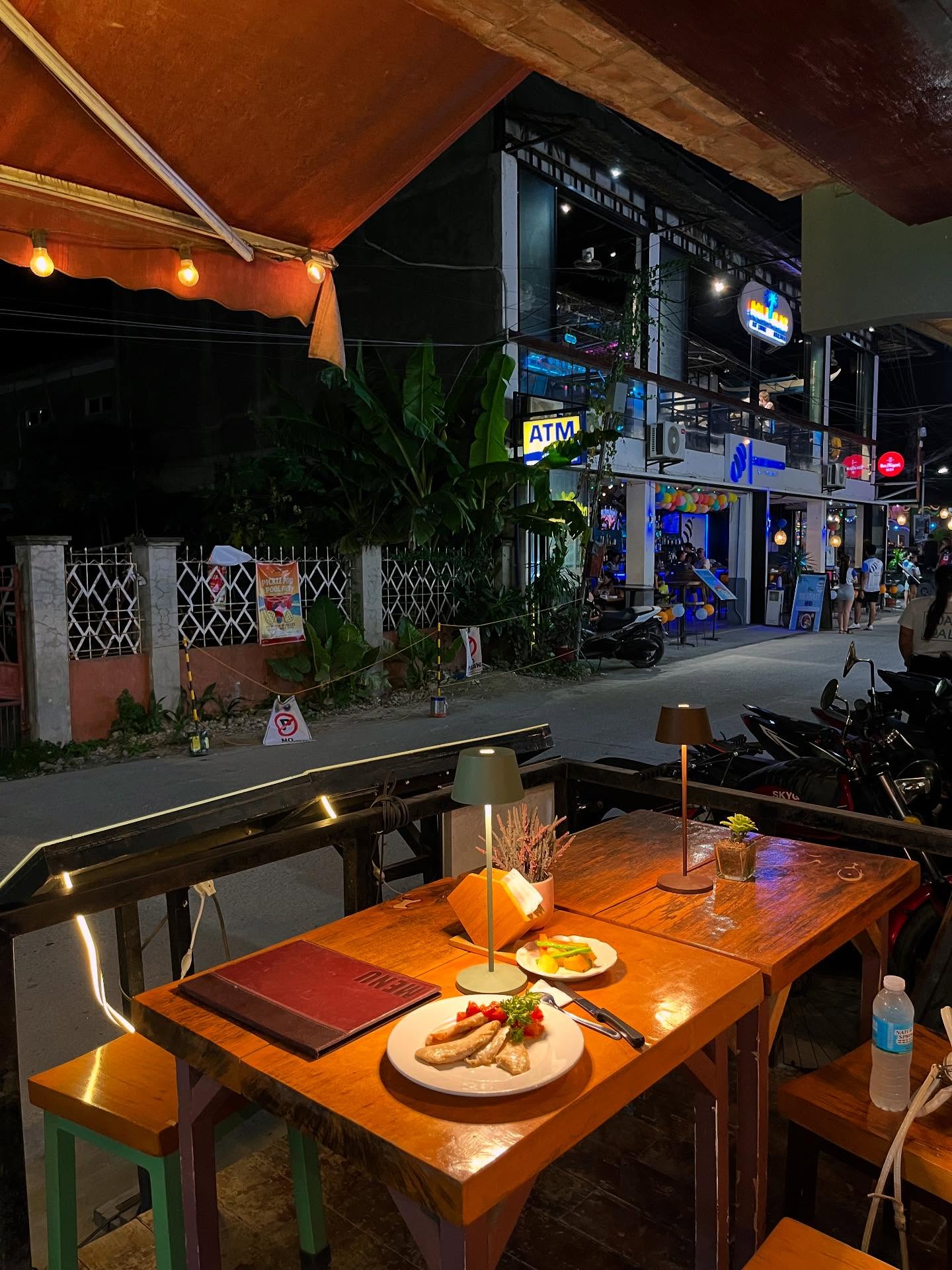 Cebu Business Directory - The Lounge Moalboal - Photo 2